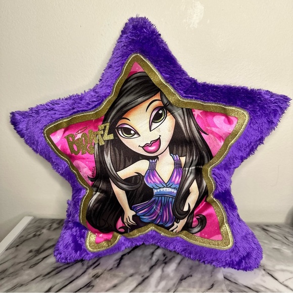 Bratz Y2K Jade Star Shaped Purple Pillow - Picture 2 of 5